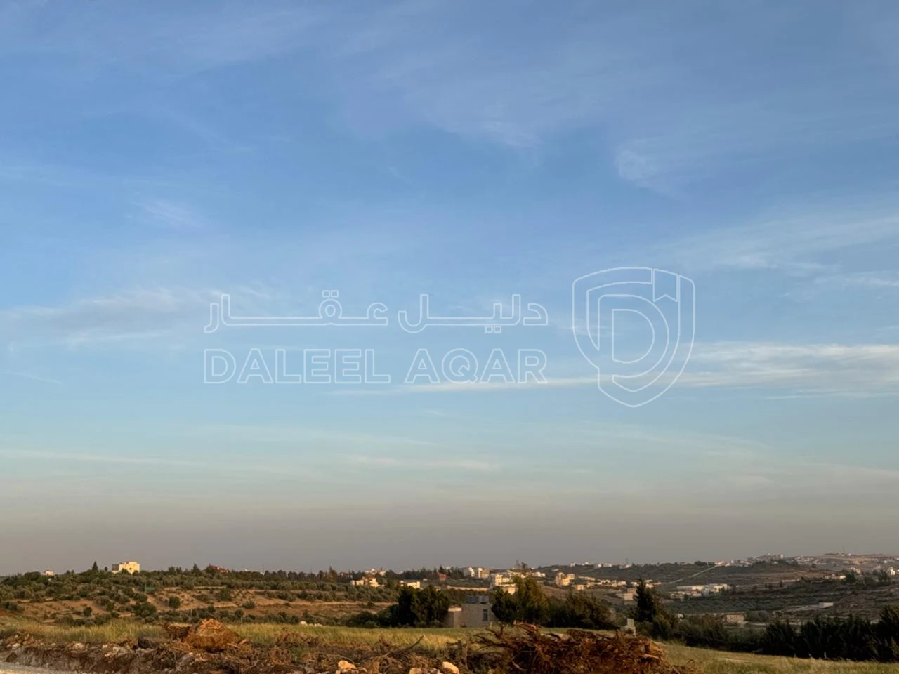 أرض في بلعاس - يبعد 6 دقائق عن طريق المطار - 159,000 دأ - صورة 1